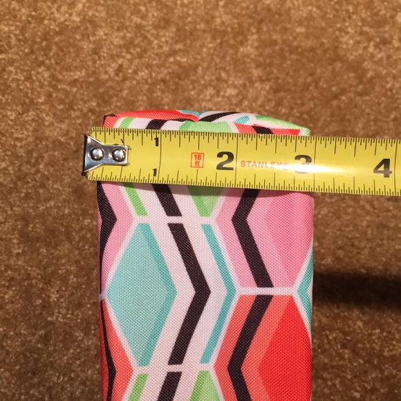 Clinique Geometric Make-up Bag - Picture 7 of 8